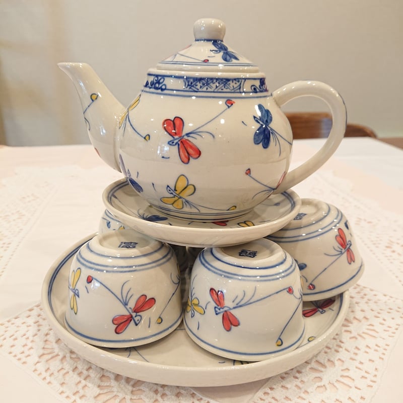 ベトナム バッチャン焼き 茶器セット 幸せを運ぶとんぼ絵 青 ベトナム バッチャン焼き 茶器セット 幸せを運ぶとんぼ絵 青