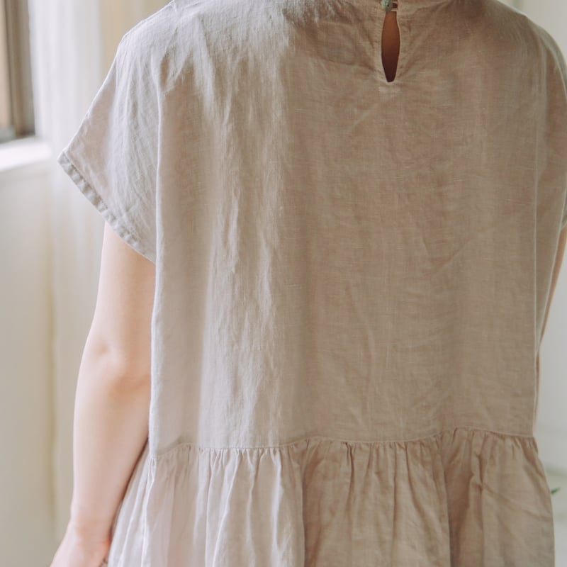 センターレースのワンピース / 手染 gray 【web価格】 | Momono-hana センターレースのワンピース / 手染 gray 【web価格】 | Momono-hana