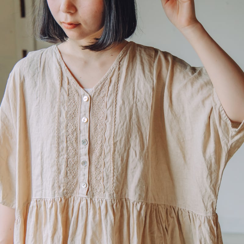 Wレースとタック半袖ワンピース / 手染 サンド 【web価格】 | Momono-hana