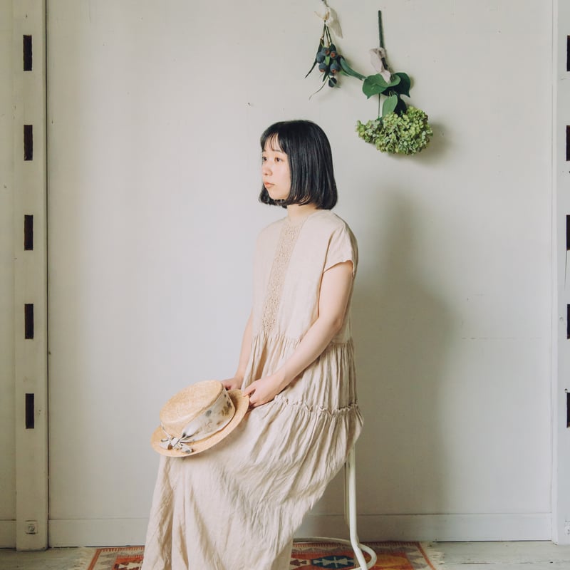 センターレースのワンピース / 手染 サンド | Momono-hana