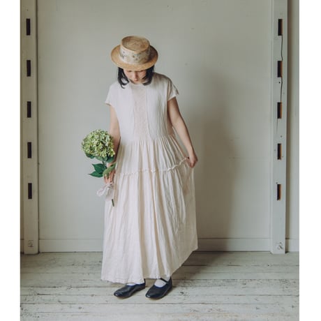 センターレースのワンピース　/　手染　ivory　【web価格】