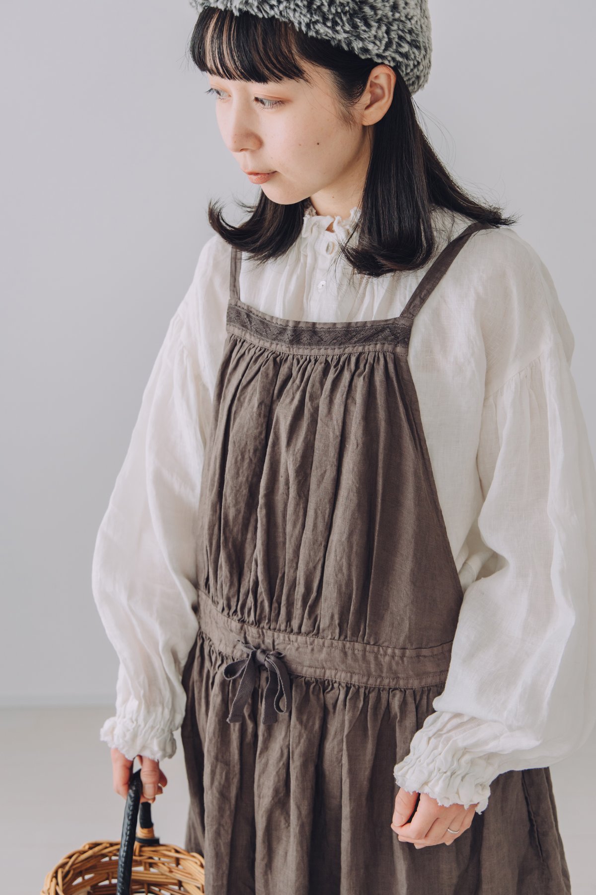 kitchenworkエプロンワンピース / 手染 モカ茶 | Momono-hana
