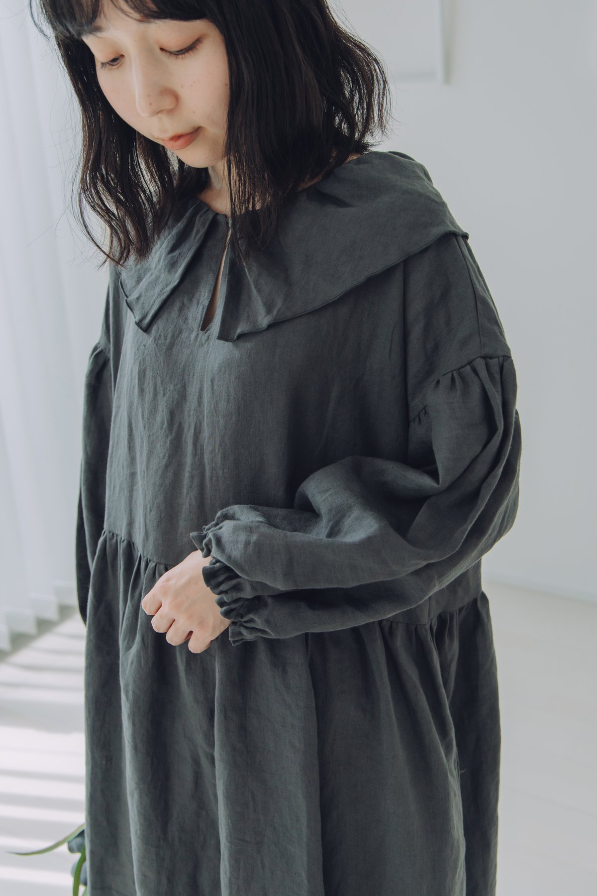 英国王室御用達デンマークデザイナー 定価8万 とろみイージーお上品ワンピース 1枚襟のワンピース 長袖 ブロード / DGRY | Momono-hana