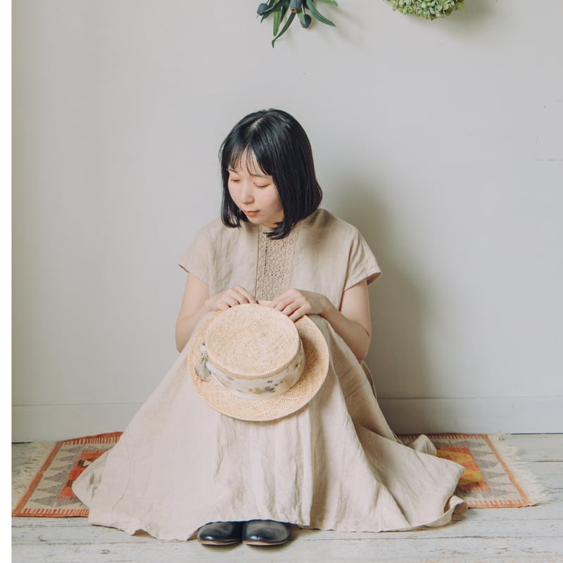 センターレースのワンピース / 手染 サンド | Momono-hana