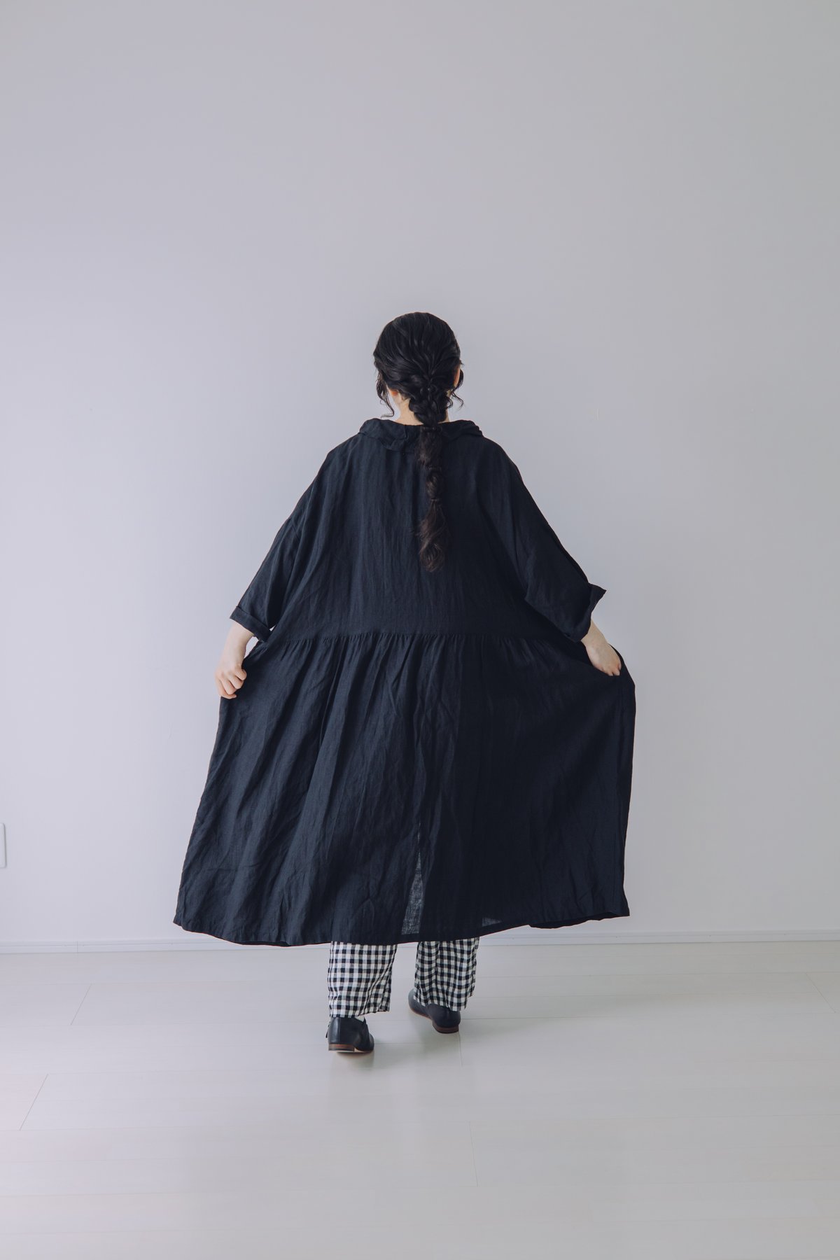 新品　ポプリ　定価¥3万3000円　コート　黒リネン 花びら襟ロングコート / フレンチリネン BK | Momono-hana