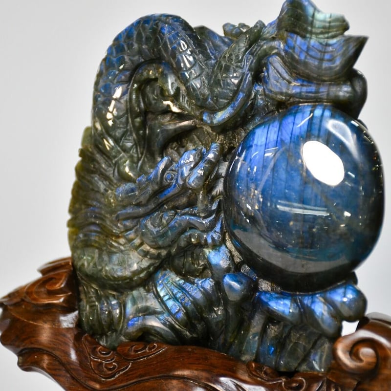 神秘的で大迫力】ラブラドライトの龍彫刻（木製台付き） | 那須