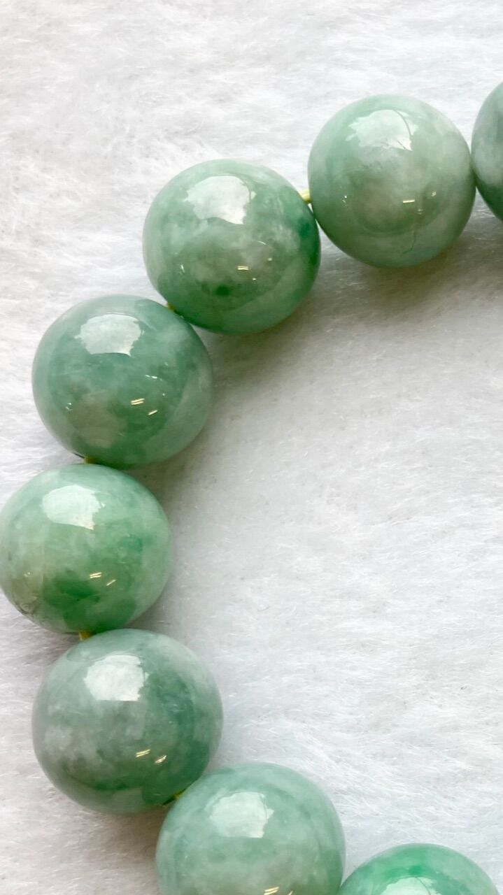 究極品質太古から受け継がれし神の守護石ミャンマー産白緑翡翠13.5㎜