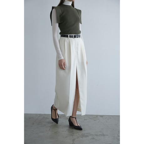 CLANE クラネ “FRONT SLIT TUCK SKIRT” フロントスリットタックスカート