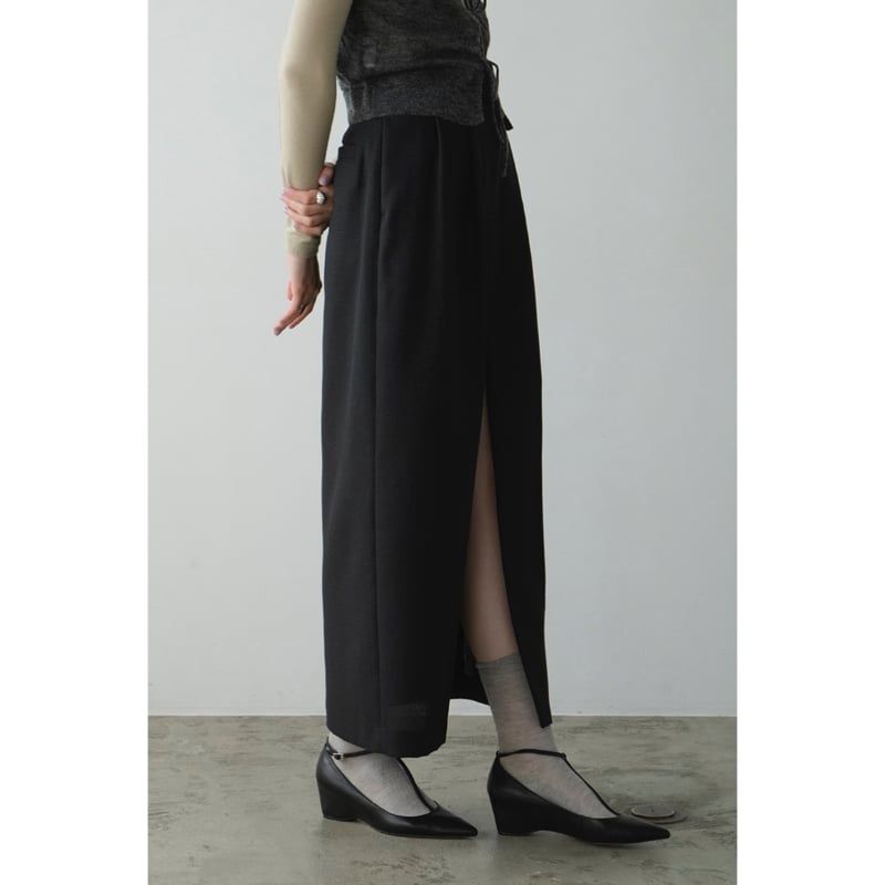 CLANE クラネ “FRONT SLIT TUCK SKIRT” フロントスリット CLANE クラネ “FRONT SLIT TUCK SKIRT” フロントスリット