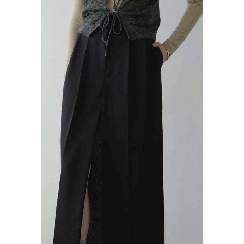 CLANE クラネ “FRONT SLIT TUCK SKIRT” フロントスリット CLANE クラネ “FRONT SLIT TUCK SKIRT” フロントスリット