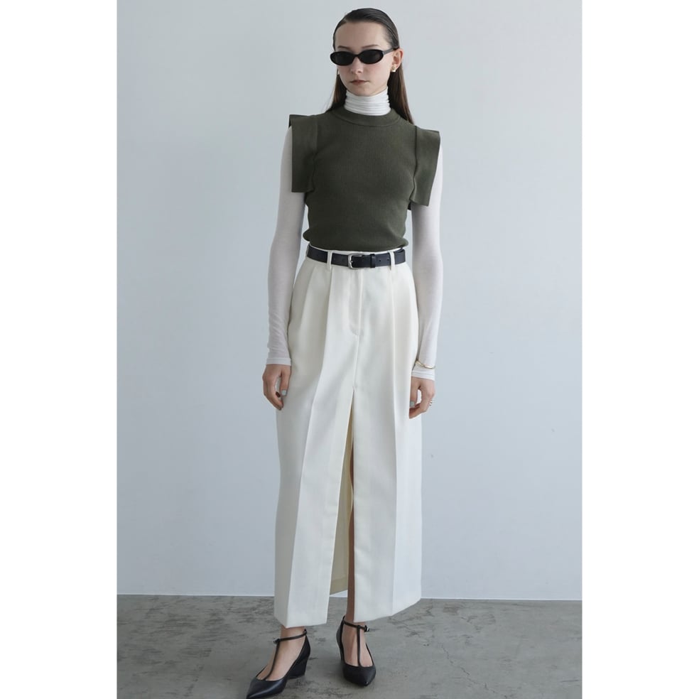CLANE クラネ “FRONT SLIT TUCK SKIRT” フロントスリット