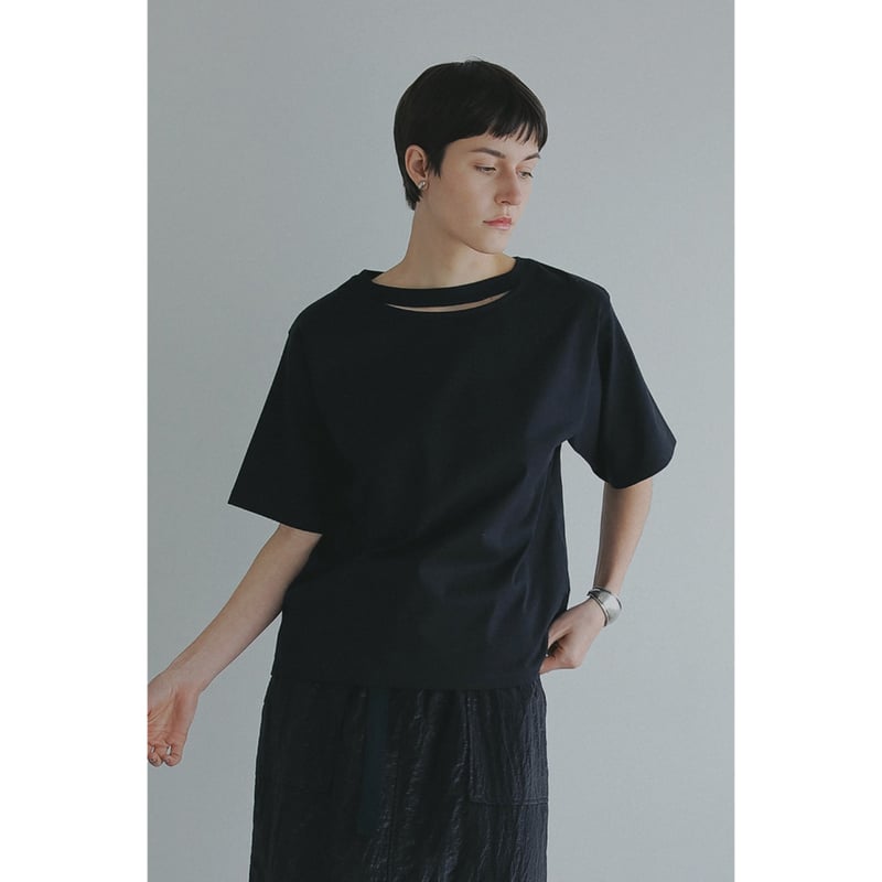 MANOF マノフ “SLIT NECK CUT TOPS” スリットネックカットトップス |