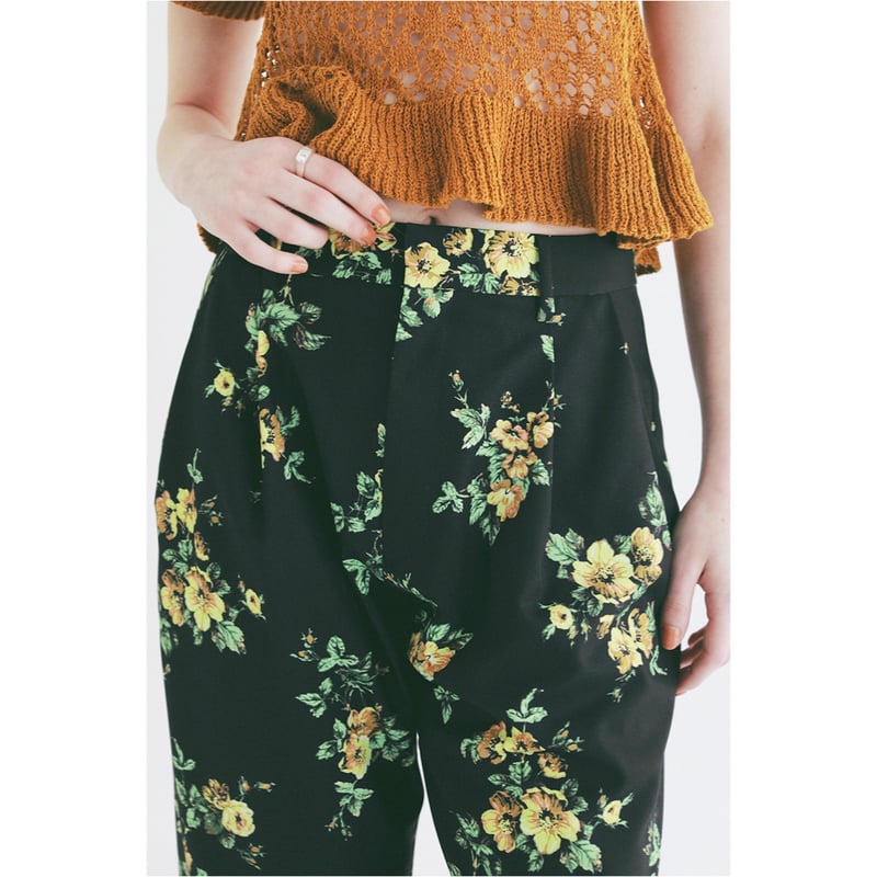 CLANE クラネ ”FLOWER TUCK PANTS” フラワータックパンツ | t / wo