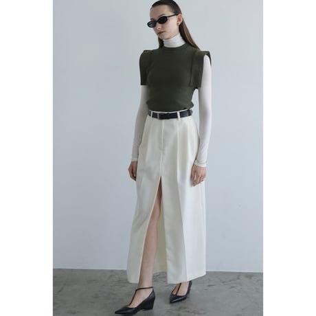 CLANE クラネ “FRONT SLIT TUCK SKIRT” フロントスリットタックスカート