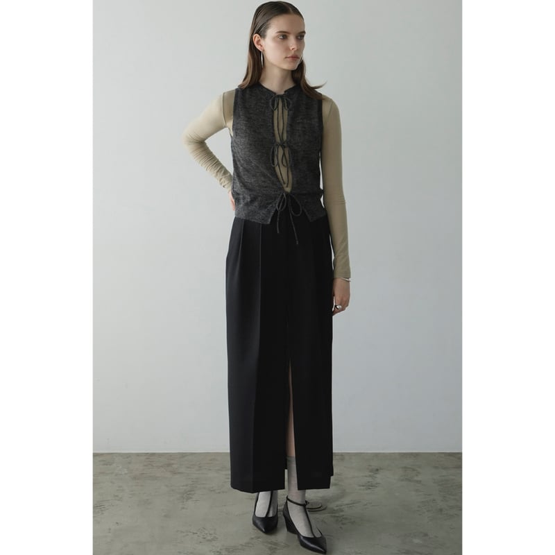 CLANE クラネ “FRONT SLIT TUCK SKIRT” フロントスリット CLANE クラネ “FRONT SLIT TUCK SKIRT” フロントスリット