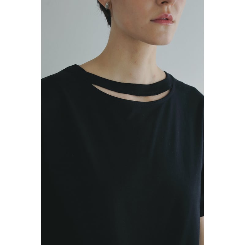 MANOF マノフ “SLIT NECK CUT TOPS” スリットネックカットトップス |