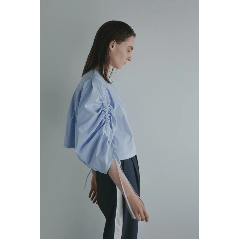 【新品】MANOF◼️DRAWSTRING SLEEVE SHORT BLOUSE DRAWSTRING SLEEVE SHORT BLOUSE（シャツ/ブラウス）｜MANOF（マノフ