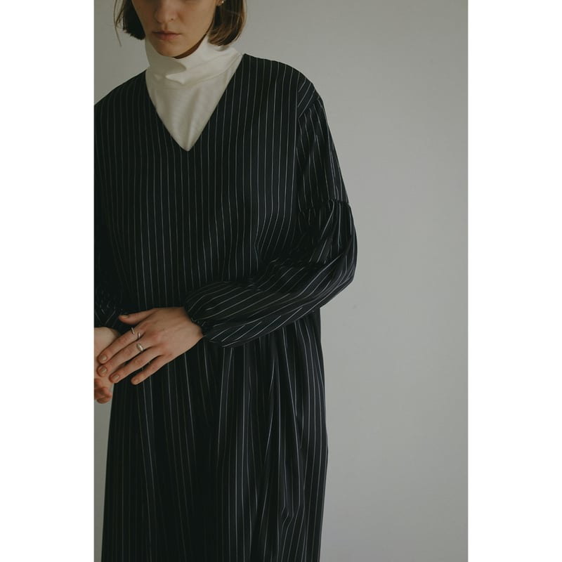 MANOF マノフ　ワンピース S MANOF（マノフ）の「SIDE OPEN LADY ONE PIECE（ワンピース