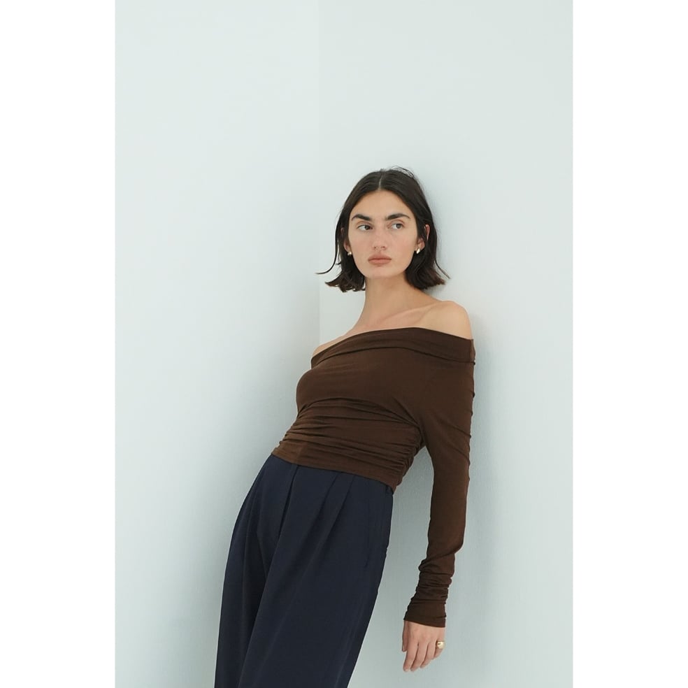 CLANE クラネ “DRAPED OFF SHOULDER SOFT CUT TOPS” ド