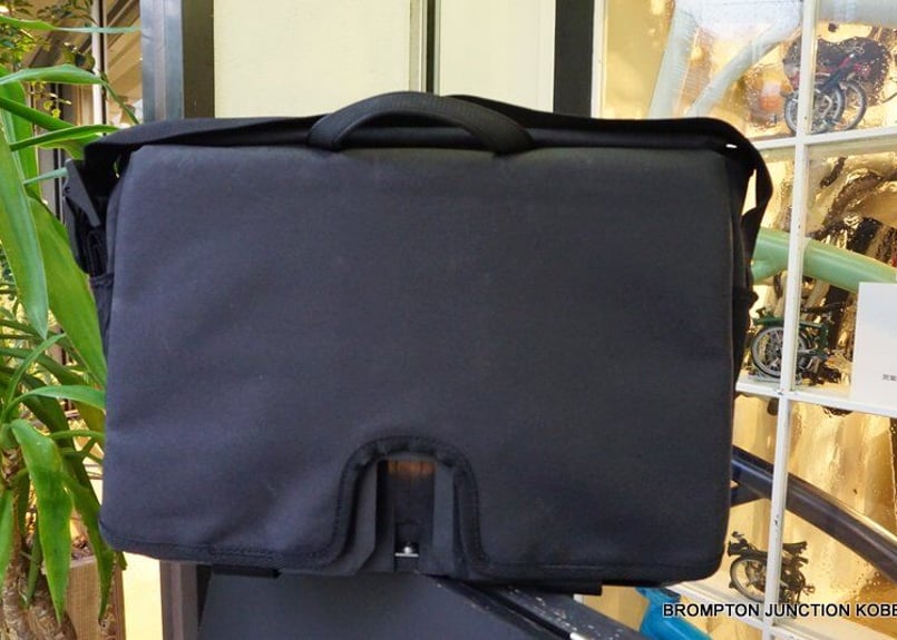 Messenger Bag 13L Black | BROMPTON JUNCTION KOB Messenger Bag 13L Black | BROMPTON JUNCTION KOB