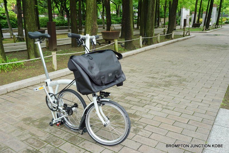 Messenger Waterproof Bag 20L Black | BROMPTON J...