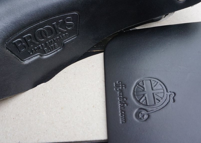 Off yer bike [Leather] Black ブロンプトン Off yer bike Leather Mud Flap Set | BROMPTON JU