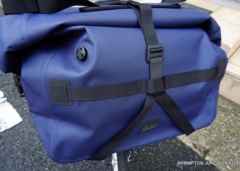 Roll Top Waterproof Bag 25L Navy | BROMPTON JUN...