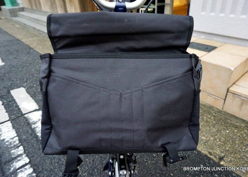 Messenger Bag 13L Black | BROMPTON JUNCTION KOB Messenger Bag 13L Black | BROMPTON JUNCTION KOB