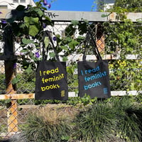 I read feminist books　黒トート