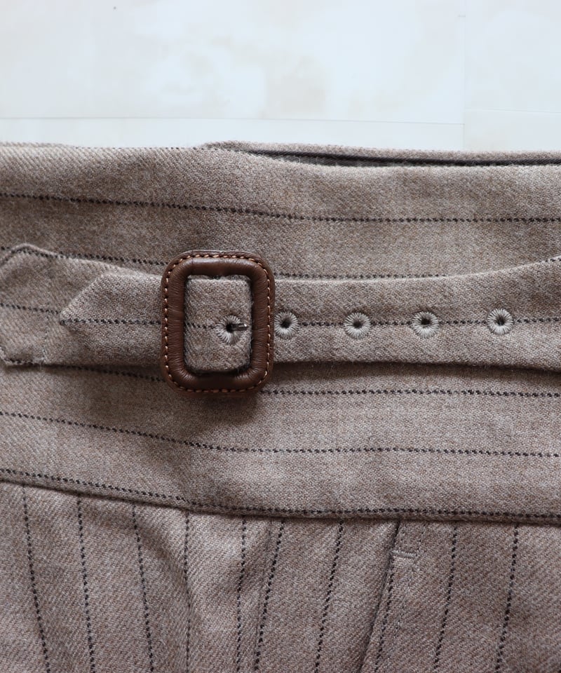 WIDE- DOUBLE-BREASTED STRIPED SUIT 