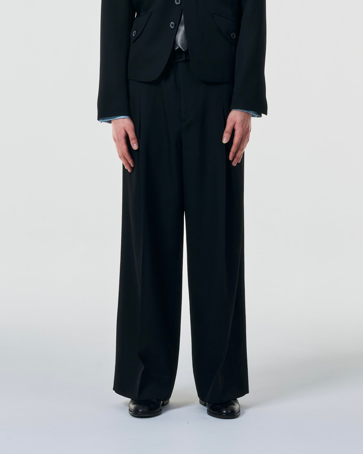 loewe wool wide straight スラックス black loewe wool wide straight スラックス black Logo wool mid-rise