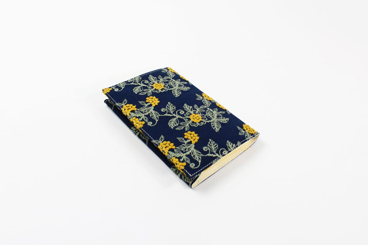 ブックカバー / EMBROIDERY BOOKCOVER 新書 23AW | BIBLIOP