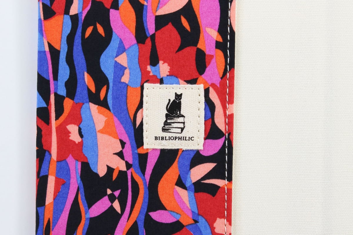 アリア　ARIA　布製のブックカバー　３点セット　刺繍　新品未開封 リアル 犬 猫 刺繍 ワンポイント 本革 ブックカバー 新書サイズ