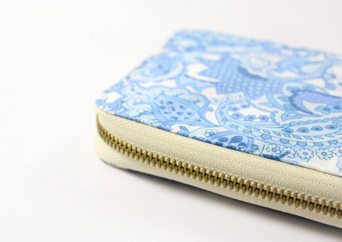 〈 リバティ 〉ラミネート・ブックポーチ 問い合わせページ ブックポーチ / LIBERTY PRINT BOOK POUCH 文庫 2026SS SEA