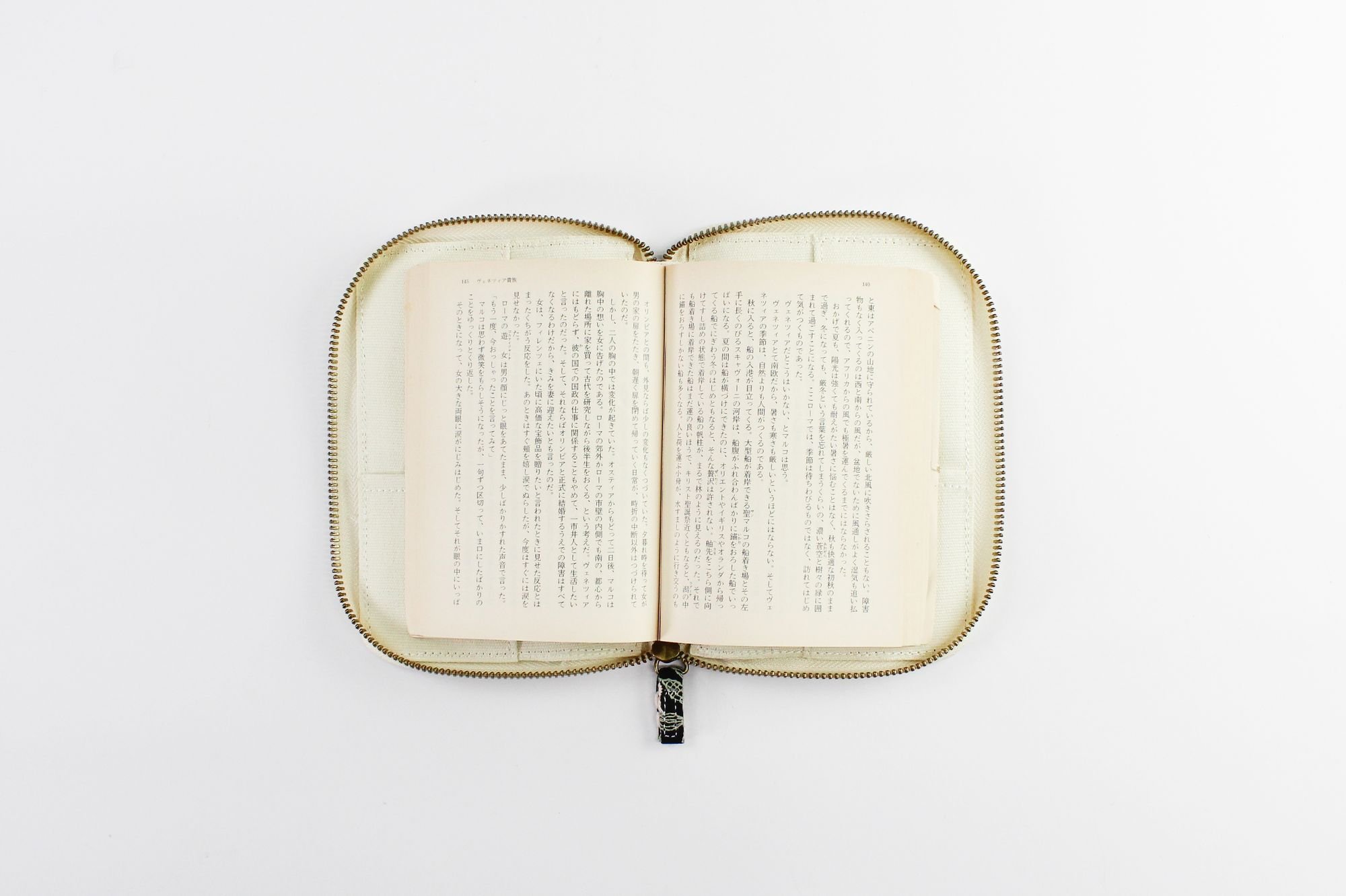 ブックポーチ / EMBROIDERY BOOKPOUCH 25AW | BIBLIOPHILIC