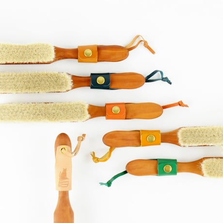 BOOK DUST BRUSH LEATHER HOLDER 〈オンラインストア限定〉