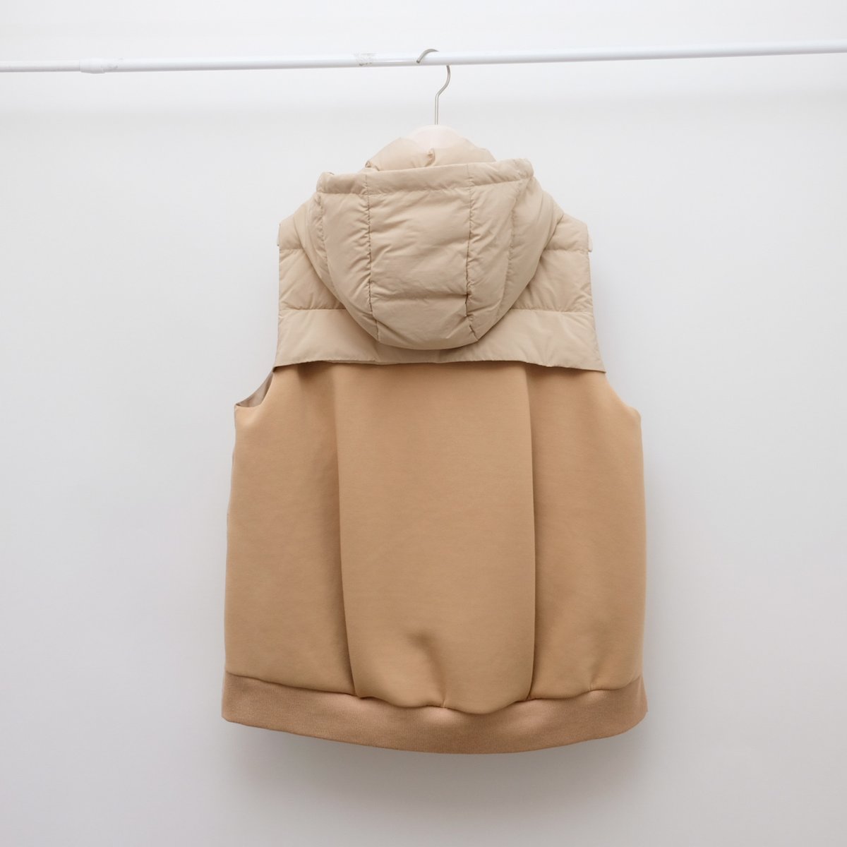 QTUME】ダウンベストin Black/ Green/Beige | quan QTUME】ダウンベストin Black/ Green/Beige | quan
