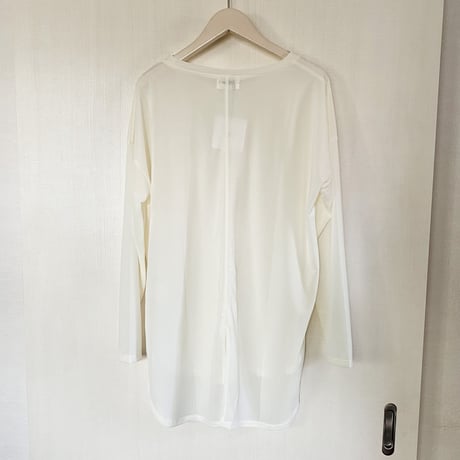 【siro シロ】 back slit Tshirt in off/lightgray/black