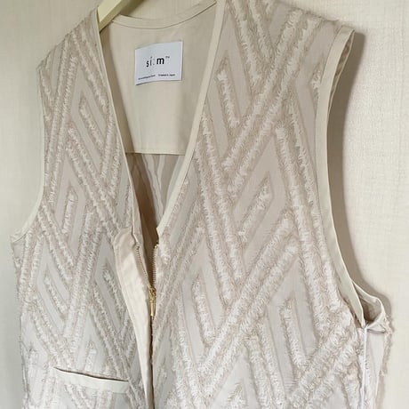 【si:m シーム】twill over vest  in beige / black