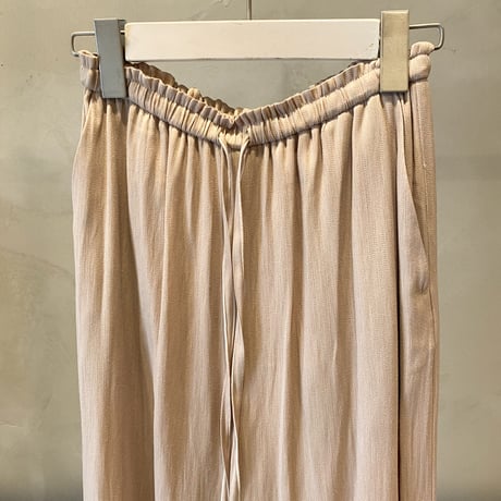 【Bed&Breakfast ベッド＆ブレイクファースト】Tumbler Finishing Satin Pants in Beige