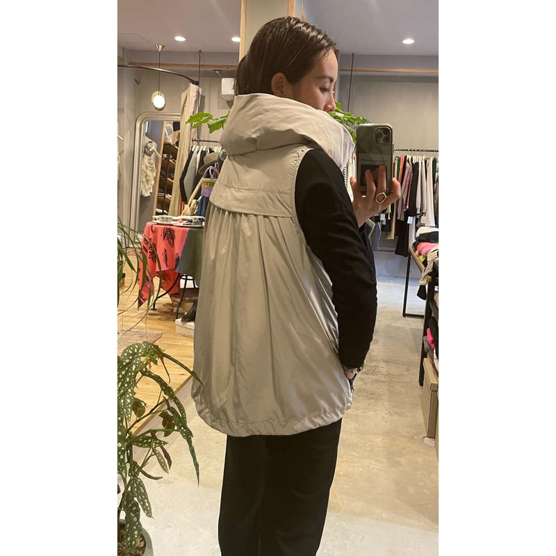 QTUME】シームレスボリュームネックベスト in ivoly /black | quan