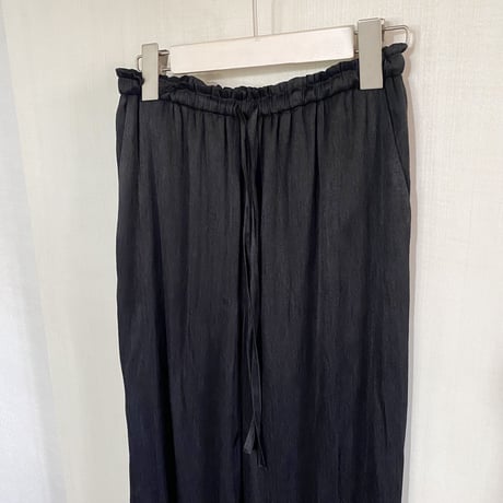 【Bed&Breakfast ベッド＆ブレイクファースト】Tumbler Finishing Satin Pants in Black