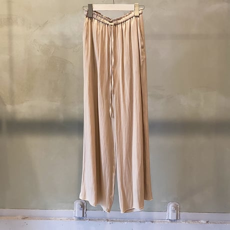 【Bed&Breakfast ベッド＆ブレイクファースト】Tumbler Finishing Satin Pants in Beige