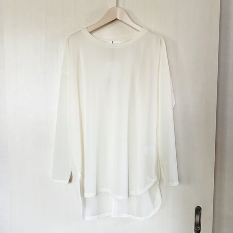 【siro シロ】 back slit Tshirt in off/lightgray/black