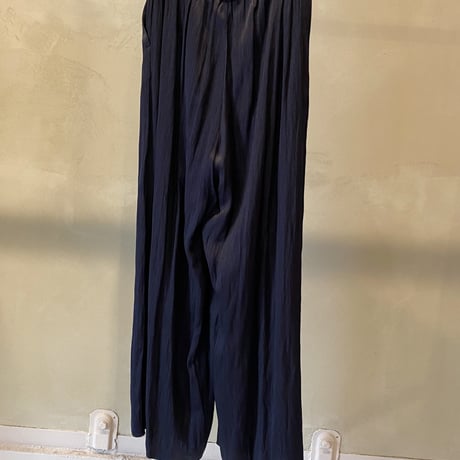 【Bed&Breakfast ベッド＆ブレイクファースト】Tumbler Finishing Satin Pants in Navy