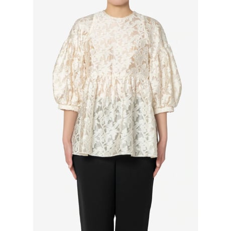 【Greed International グリードインターナショナル】Shiny Flower Jacquard Puff Blouse in Ivory