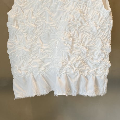 【Greed International グリードインターナショナル】Plum blossom Shirring embroidery Sleeveless Blouse in White