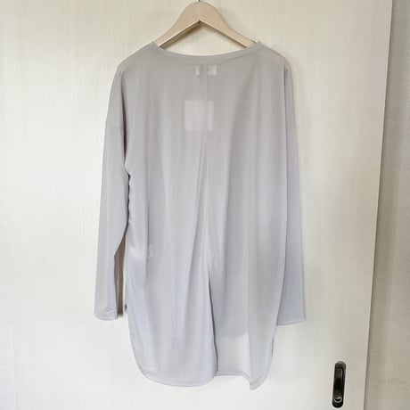 【siro シロ】 back slit Tshirt in off/lightgray/black