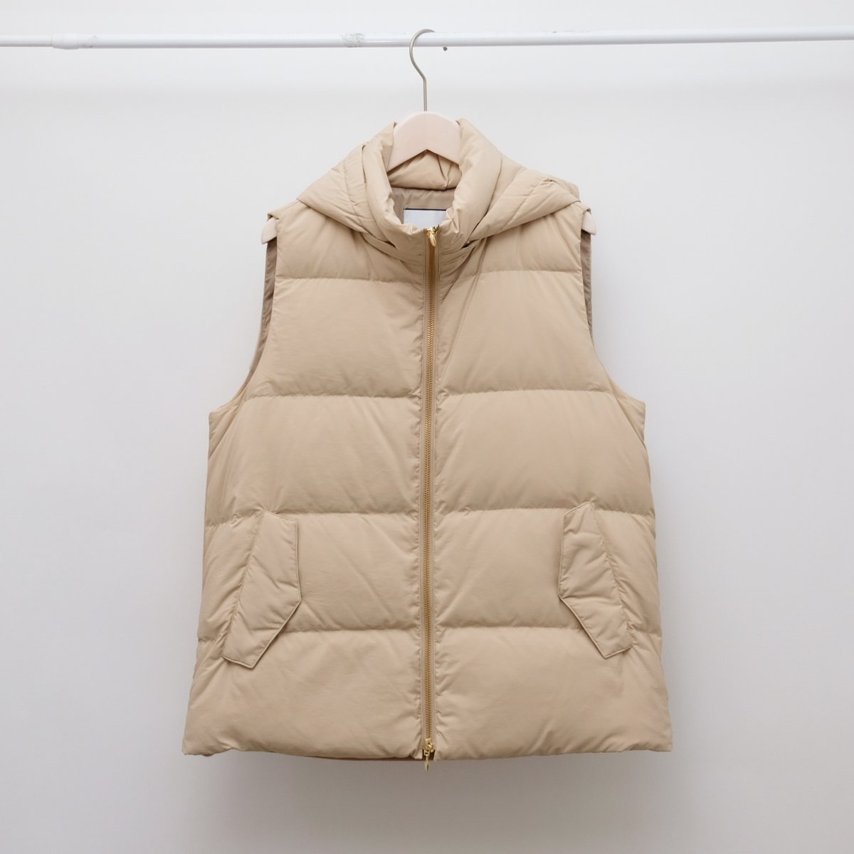 QTUME】ダウンベストin Black/ Green/Beige | quan QTUME】ダウンベストin Black/ Green/Beige | quan