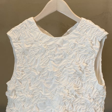 【Greed International グリードインターナショナル】Plum blossom Shirring embroidery Sleeveless Blouse in White